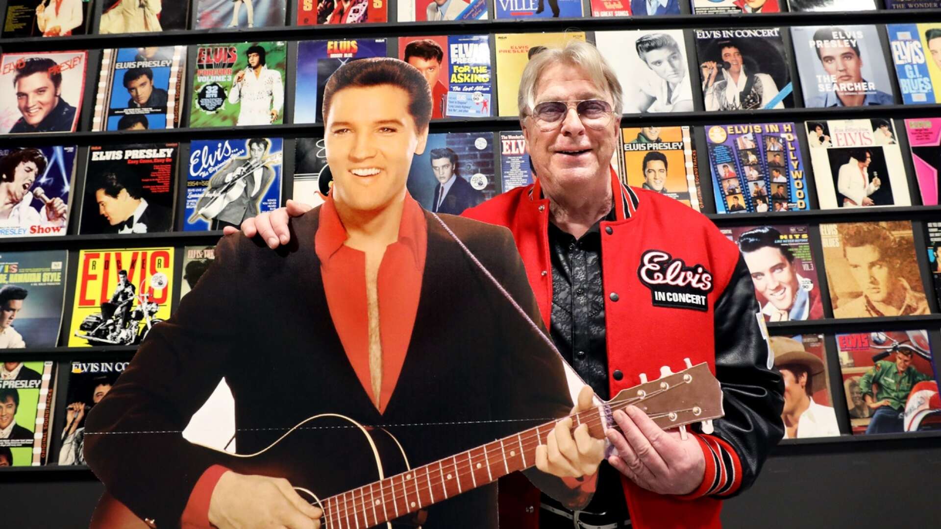 Stig Carlsson är ett tvättäkta Elvis Presley-fans, nu visar han stora delar av sin samling under sommarutställningen på Stadsmuseet.