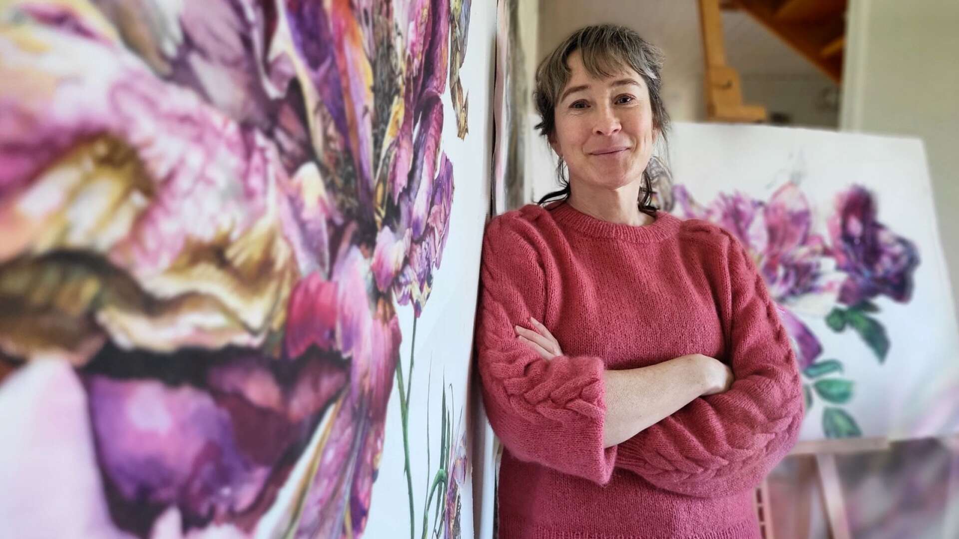 Maria Lagessons konstnärskap är djupt rotat i naturen. I sin senaste serie har hon, på ett enastående skickligt vis, fångat rosors förgänglighet.