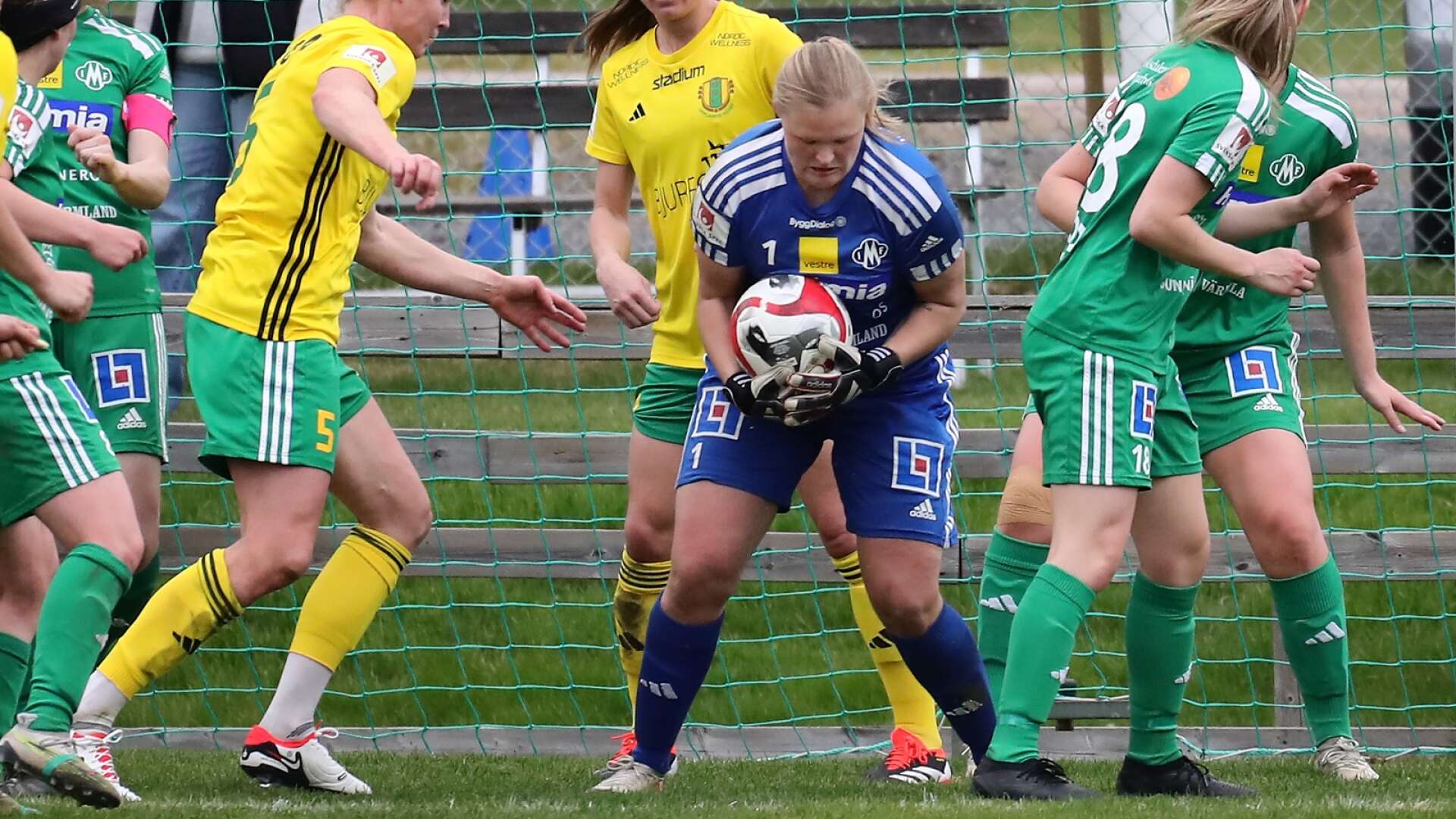 MIF-målvakten Alexandra Blom höll nollan hemma mot Bollstanäs och borta mot Jitex gjorde hon samma sak.