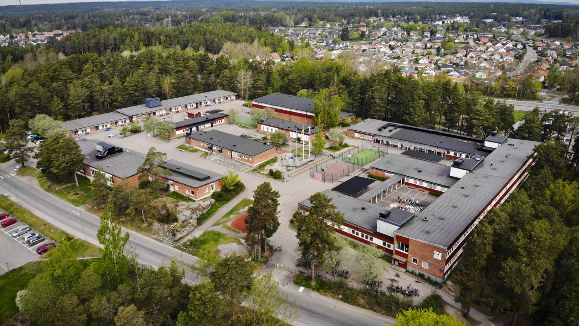 Skandalen på Engelska skolan i Karlstad briserade i maj i år, efter att den anställde mannen häktats misstänkt för barnpornografibrott.