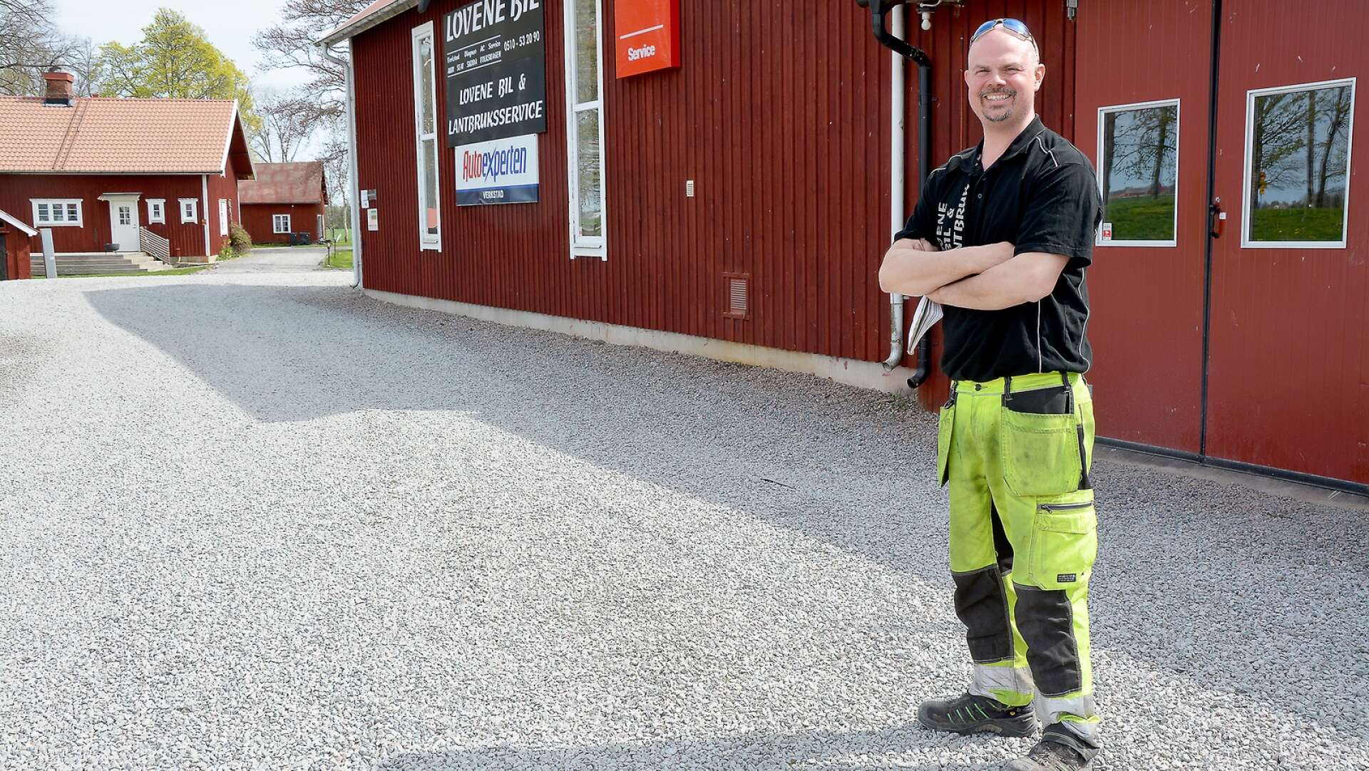 2005 tog Fredrik Haraldsson över släktgården i Lovene, strax utanför Lidköping. I dag är gården centrum för flera av hans företag, som bland annat vänder sig till kunder på landsbygden.