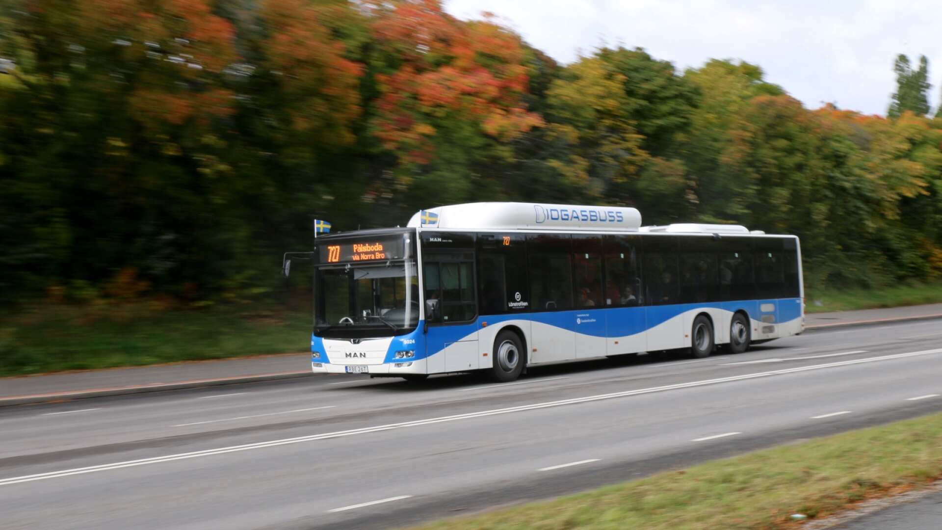De cirka 75 bussar som körs med HVO kommer att fasas ut enligt Nina Höijer (S). Genrebild.