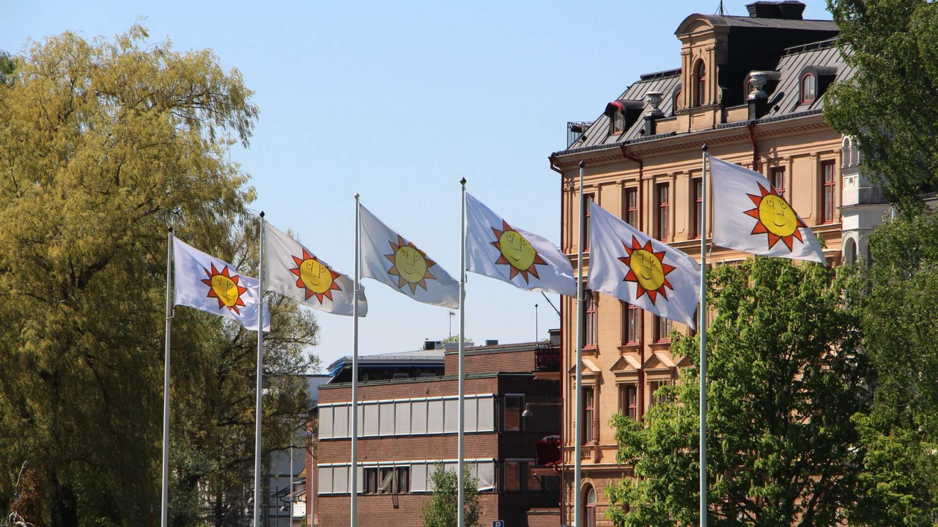 Karlstads kommuns ekonomiska resultat har försämrats med över 500 miljoner kronor mellan 2022 och 2023. Från ett överskott på 611 miljoner till 109 miljoner kronor. Men både 2024 och framför allt 2025 blir betydligt bättre år, enligt Linda Larsson (S).