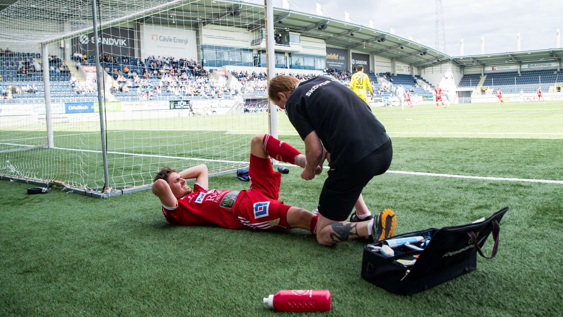 Fritiof Hellichius skadade sig i den senaste matchen, och är en av flera spelare i Skövde AIK som dragits med skador den senaste tiden.