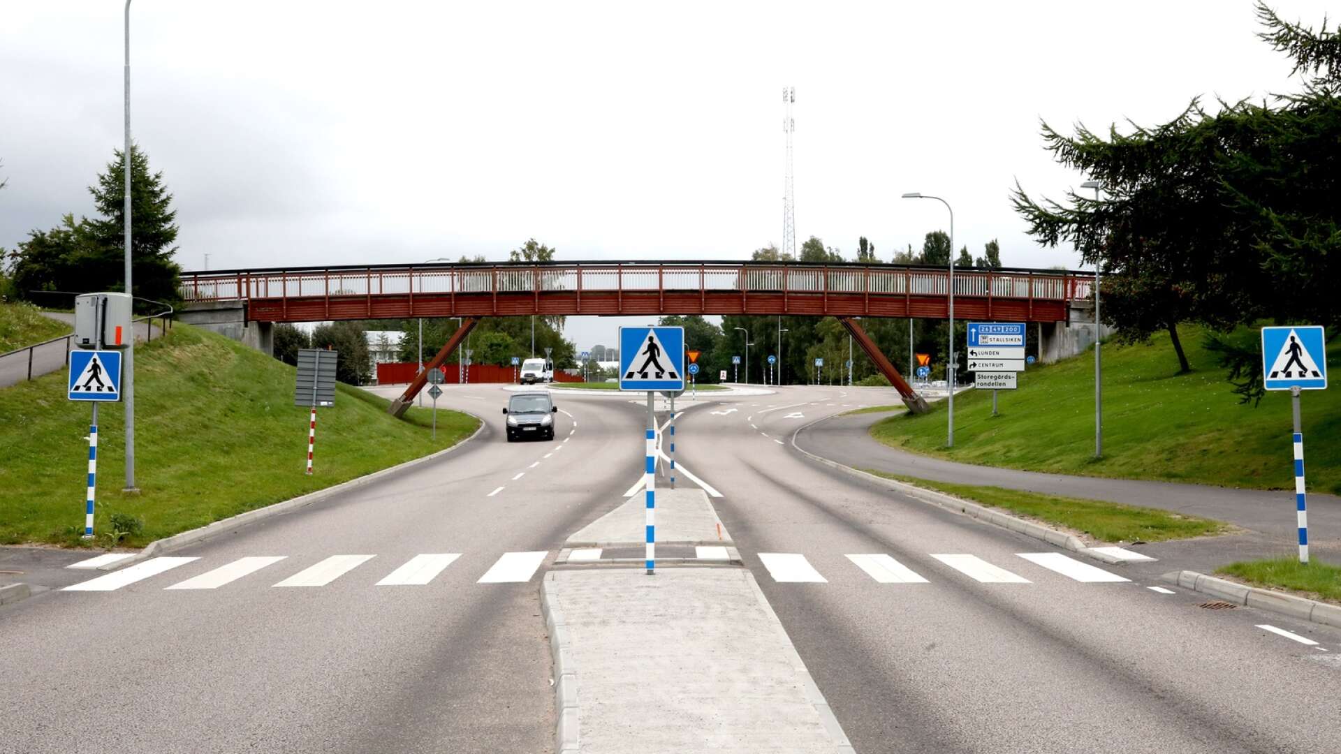 Gångbron vid Storegården är öppen för trafik igen.