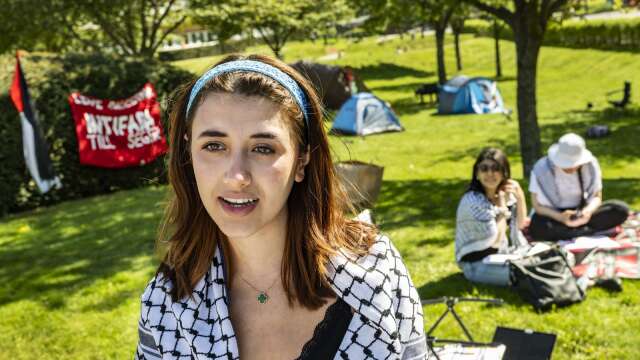 Luna är en av de studenter som visar sitt stöd för det palestinska folket.