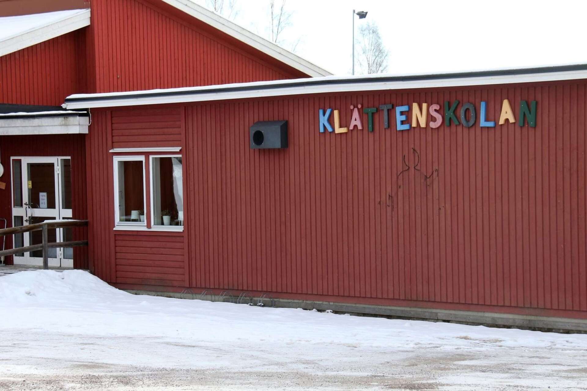 Nedläggningshotet mot Klättenskolan i Sunne kommun upprör signaturen ”Arg mormor/byråkrat”.