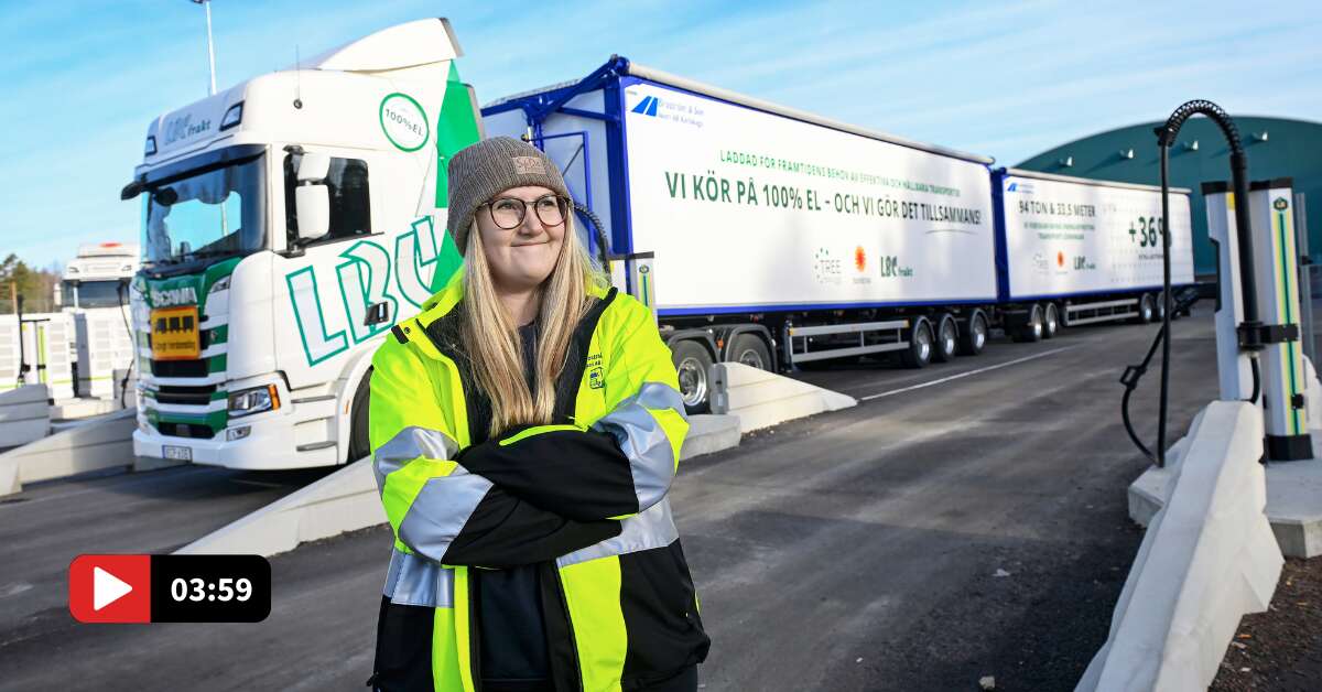 Mimmi, 25, bakom ratten på unika el-lastbilen: ”Händer saker hela tiden”
