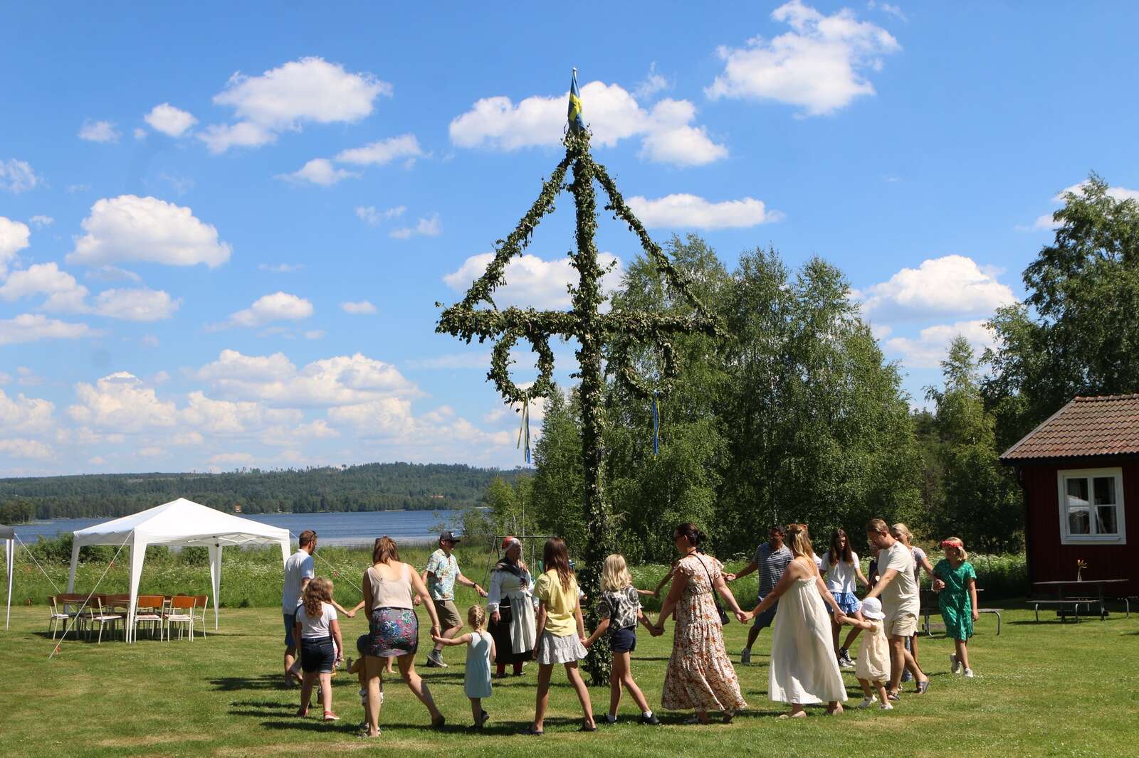 Midsommarfirande på Bredviks hembygdsgård Filipstads Tidning