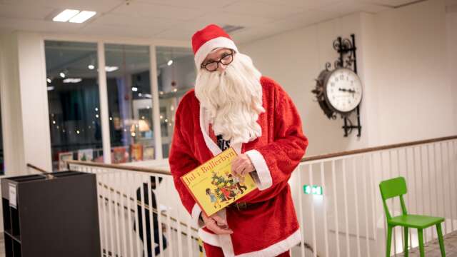 Peter Sundh kommer att fira en lugn jul i år, tillsammans med familjen. Förr om åren brukade han besöka runt 15-16 familjer på julaftonskvällen i egenskap av tomten.
