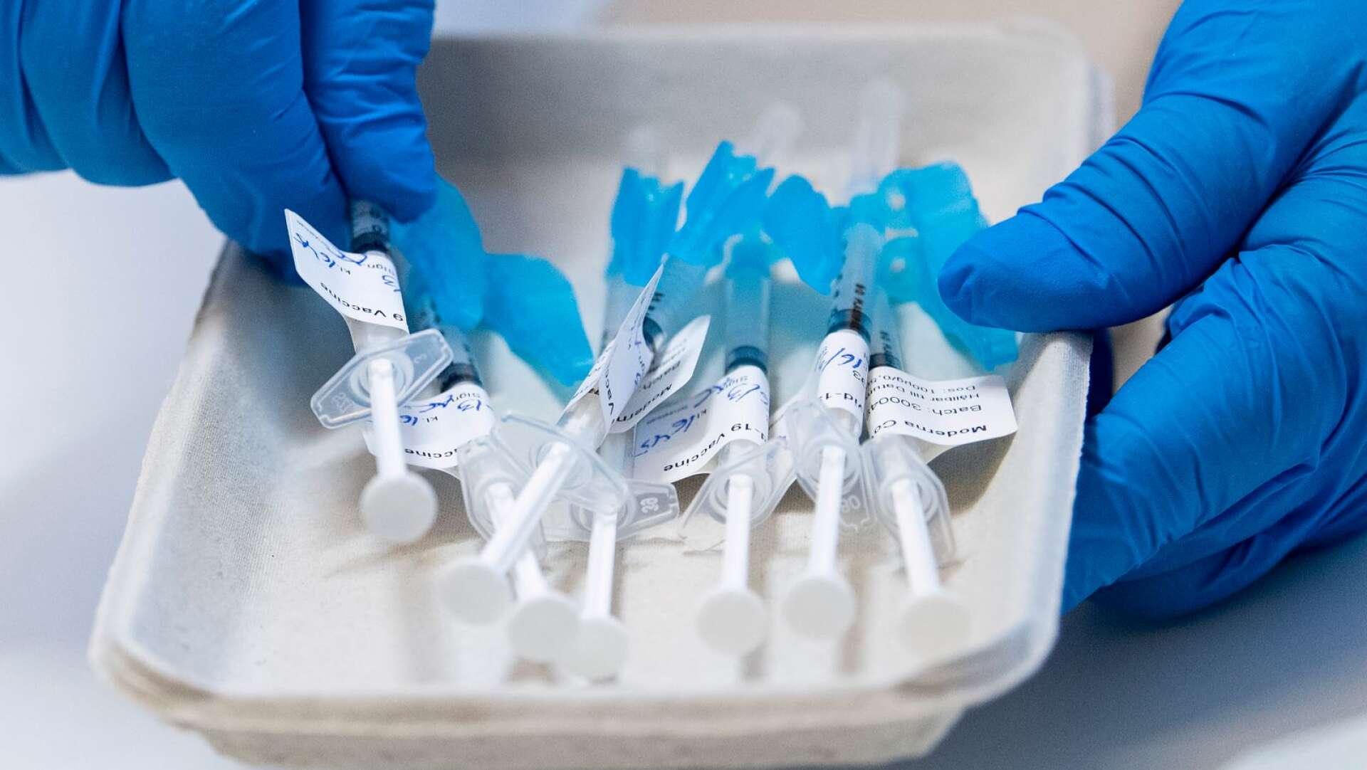 49 nya smittfall konstaterades i Säffle förra veckan. Nästan 2000 säfflebor har fått sin första vaccinationsspruta.