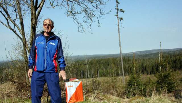 Nils-Göran Karlsson i Stigsökarna slår ett lag för motionsorientering i sommar för alla som vill komma ut i skog och mark och ha chans att vinna nyttopriser.