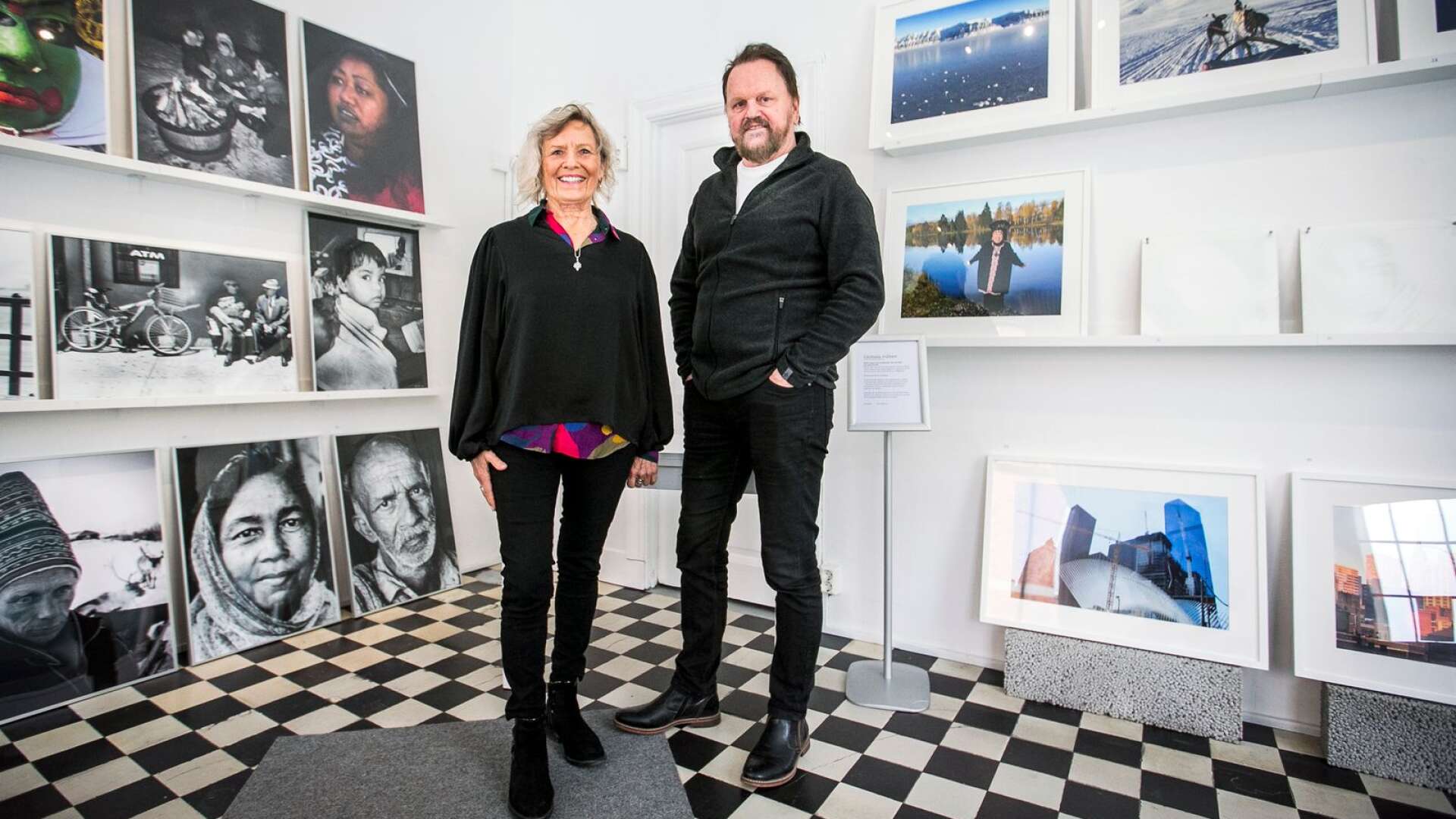 Dan Nilsson och Eva Akre ställer ut sina globala möten på Galleri Värmland.