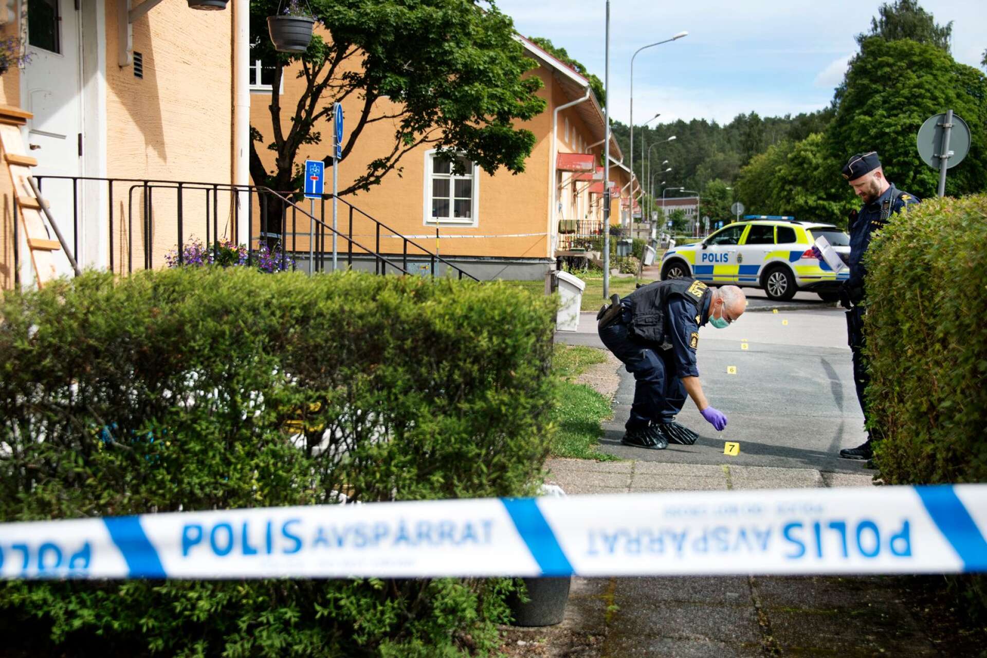 Vid 11-tiden på fredag förmiddag anlände polisens tekniker till bostadsområdet i Hagfors för att utreda en misstänkt grov misshandel.