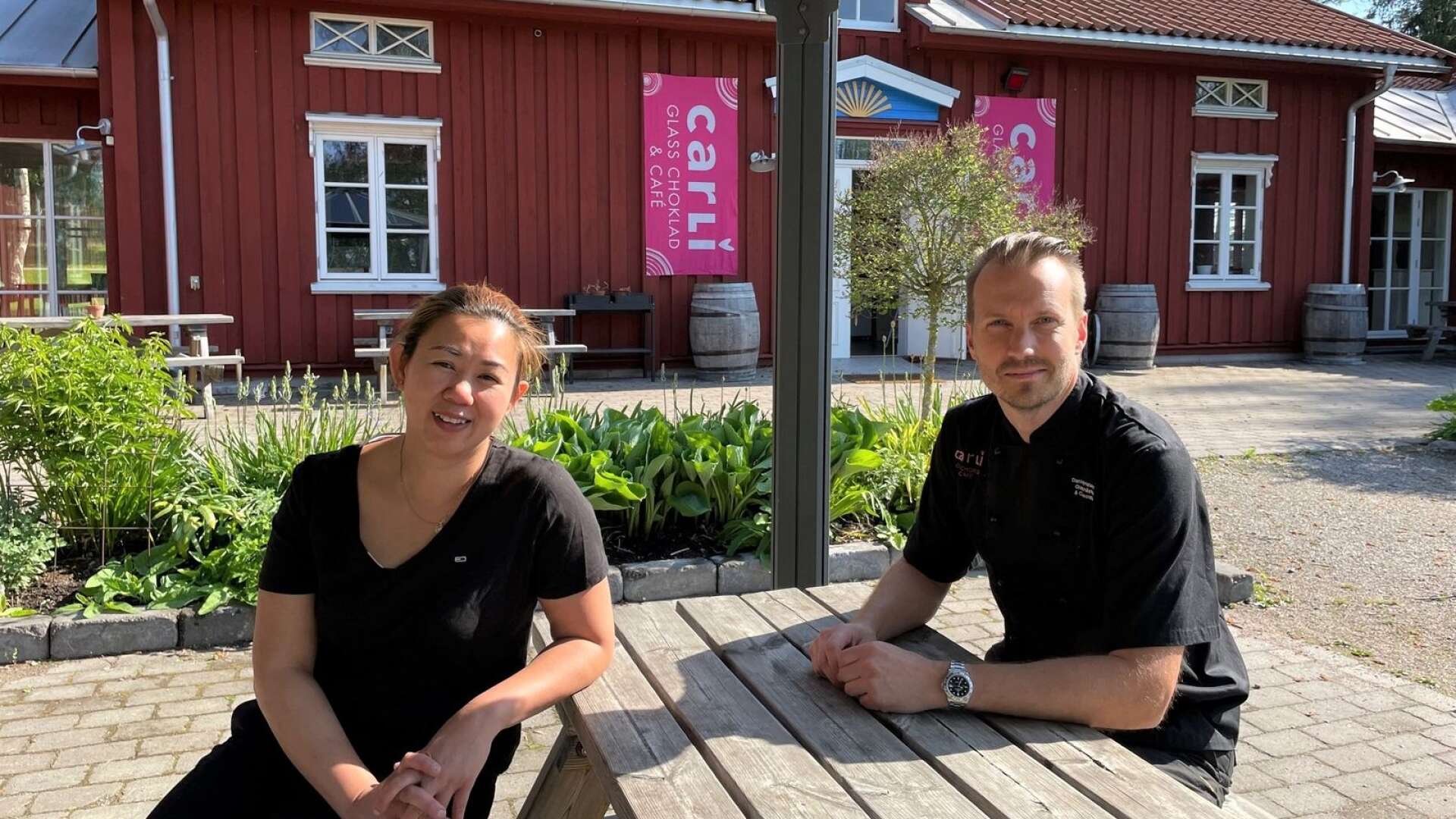 Daniel Kristensen och Li Thi Dam äger det välkända Carli Café i Karlstad sen ett drygt år tillbaka. Nu öppnar de sommarcafé på Sågudden.
