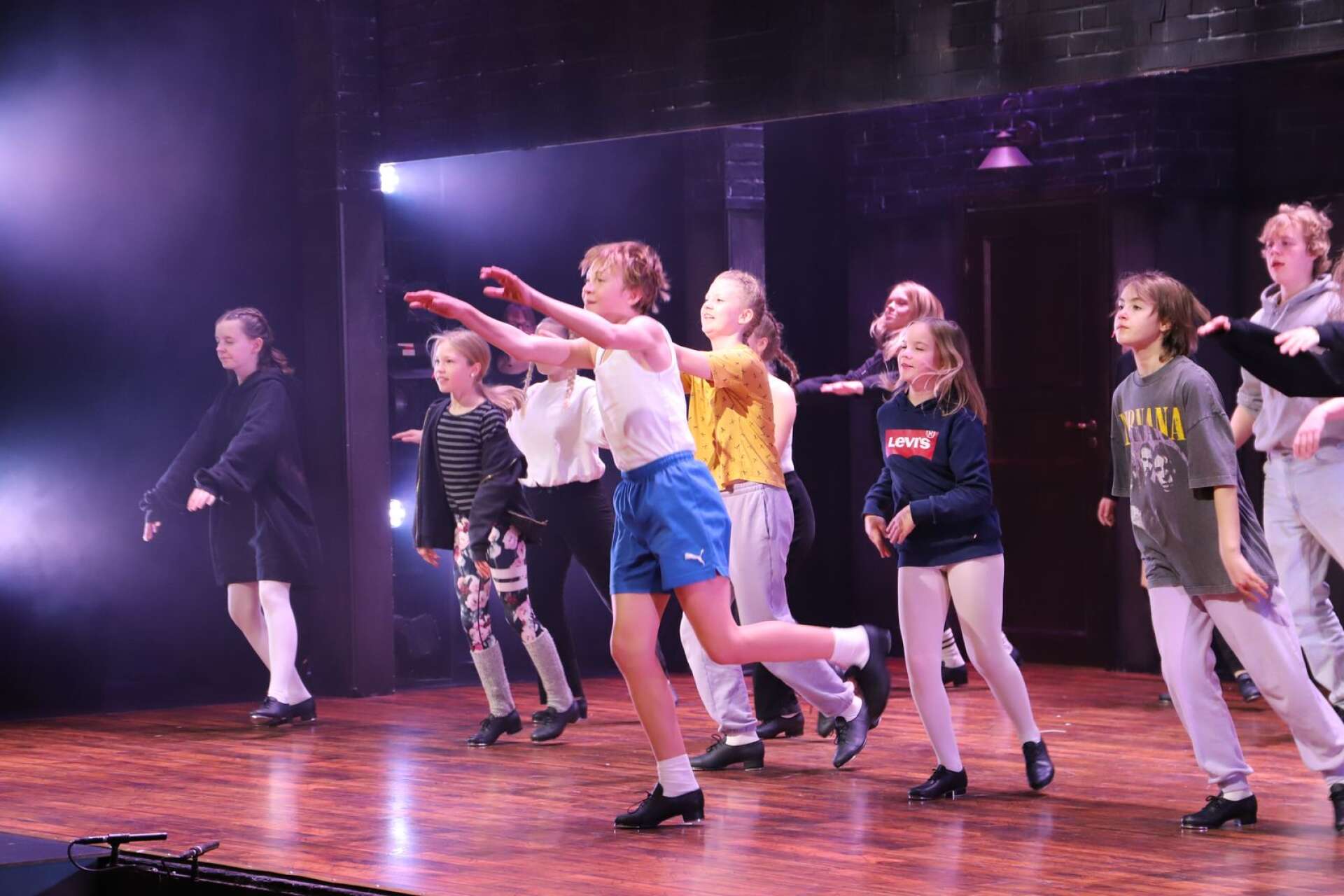 Säffleoperan gav en fartfylld scenhöst med musikalen Billy Elliot, fylld med dans, medryckande musik och starka känslor samt ett stort antal ytterst talangfulla barn på scenen.