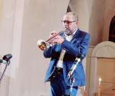 Lars Wallin, trumpetlärare på kulturskolan. Spelade låten &quot;The Christmas song&quot; tillsammans med Morgan Funevall på piano.
