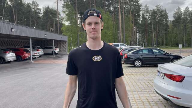 Carl Jakobsson är tillbaka i Finland och kör riktig hårdträninhg med Kärpät i några veckor innan semester väntar.