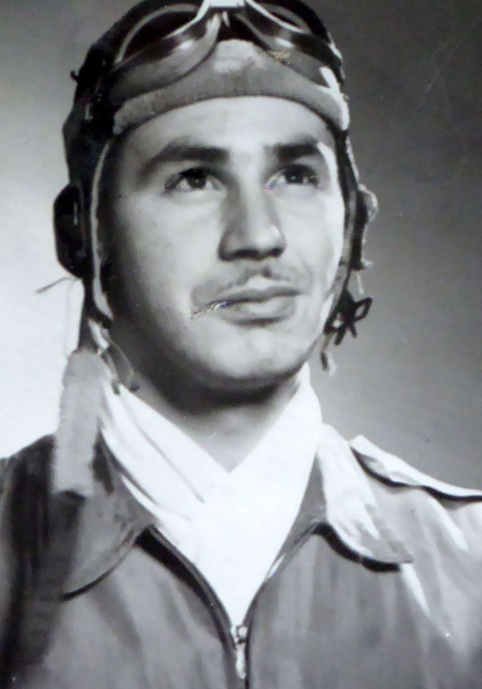 Filmaren hann fånga de sista rörelserna från krigsårens Loka Brunn. Flygaren Sam Mastrogiacomo gick bort vid 96 års ålder.