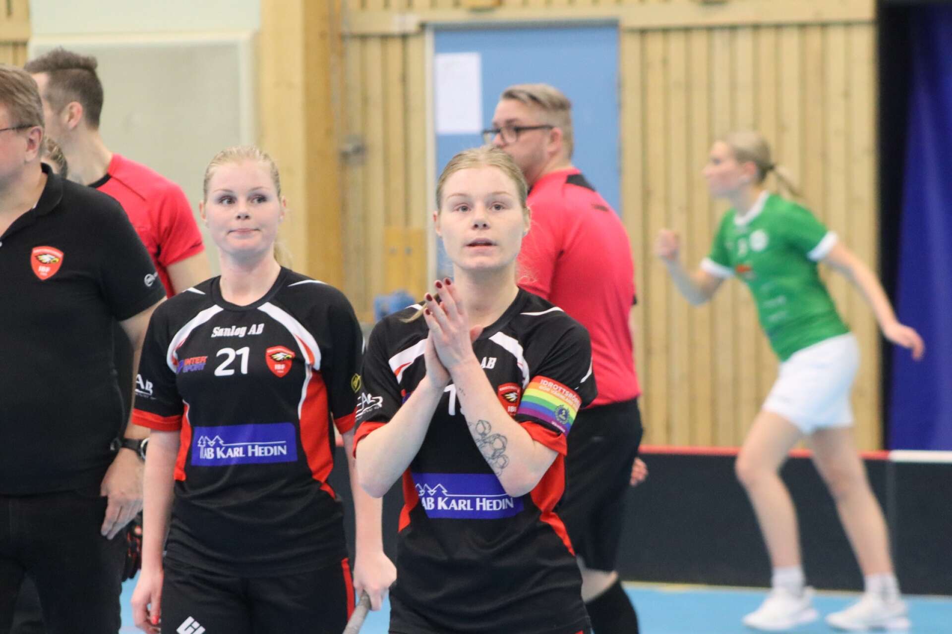 Tvillingarna Kajsa och Bella Olsson kan få en betydligt roligare säsong i Kristinehamn i vinter, spår VF:s innebandyexpert.