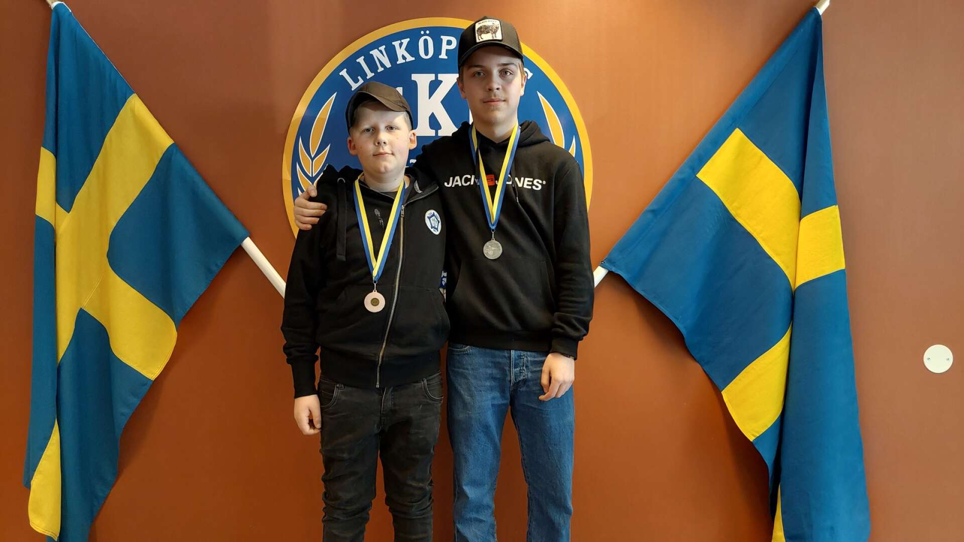 Gustav Morfeldt och Emil Erlandsson fick med sig varsin medalj från riksfinalen i Skyttiaden.
