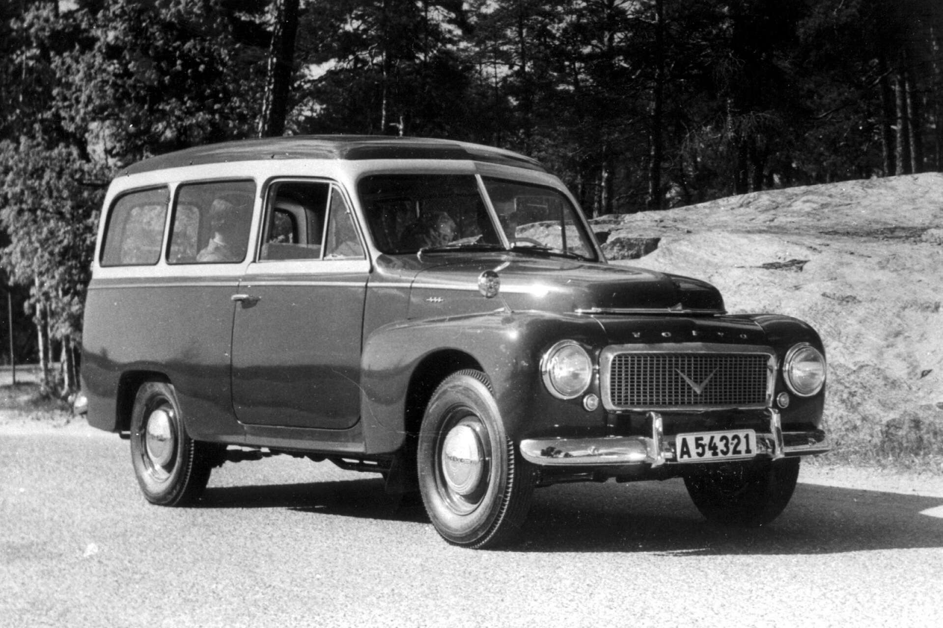 En Volvo Duett, i ljusblå kulör, var den bil som tog rymlingarna på den största delen av stöldturnén.