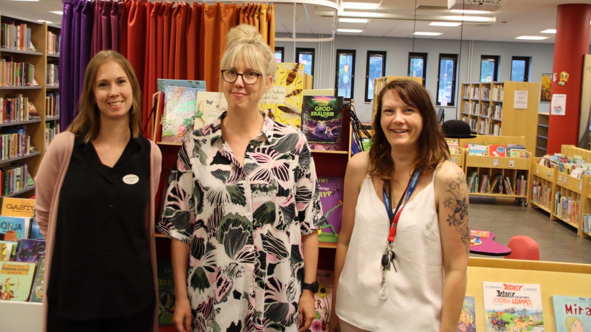 Tre av Filipstads biblioteks bibliotekarier. Från vänster: Sandra Warnqvist, Sara Urger och Josefine Berg Julén. 