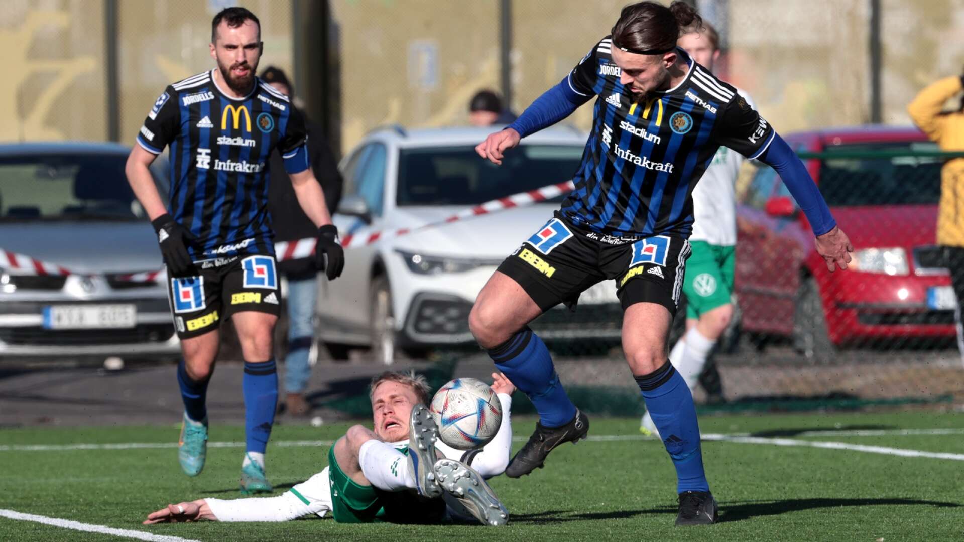 Karlstad Fotbolls anfallare Kenan Cehajic gjorde 3–2 och 4–2 i vinsten mot Hammarby P19 på Solstadens konstgräsplan.