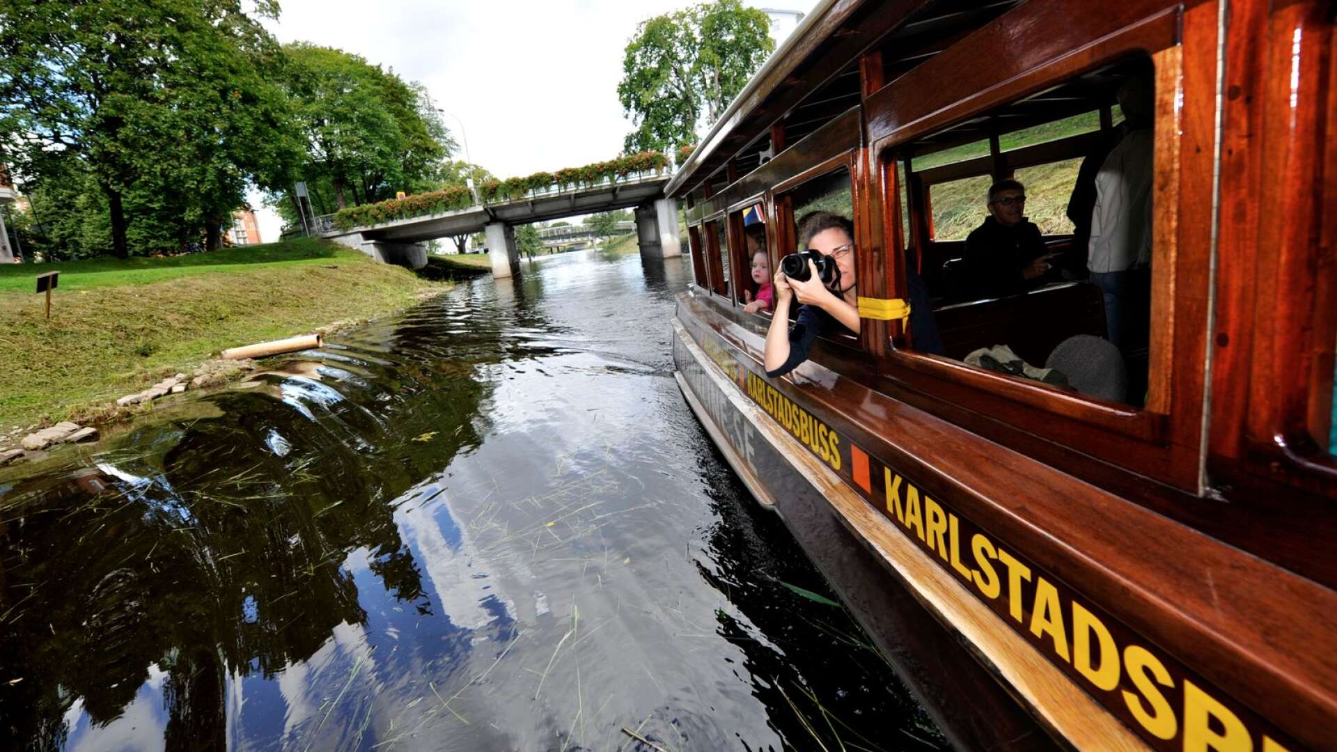 Mellan 1 juni och 31 augusti kan både turister och Karlstadsbor utforska Karlstad via vattenvägen.
