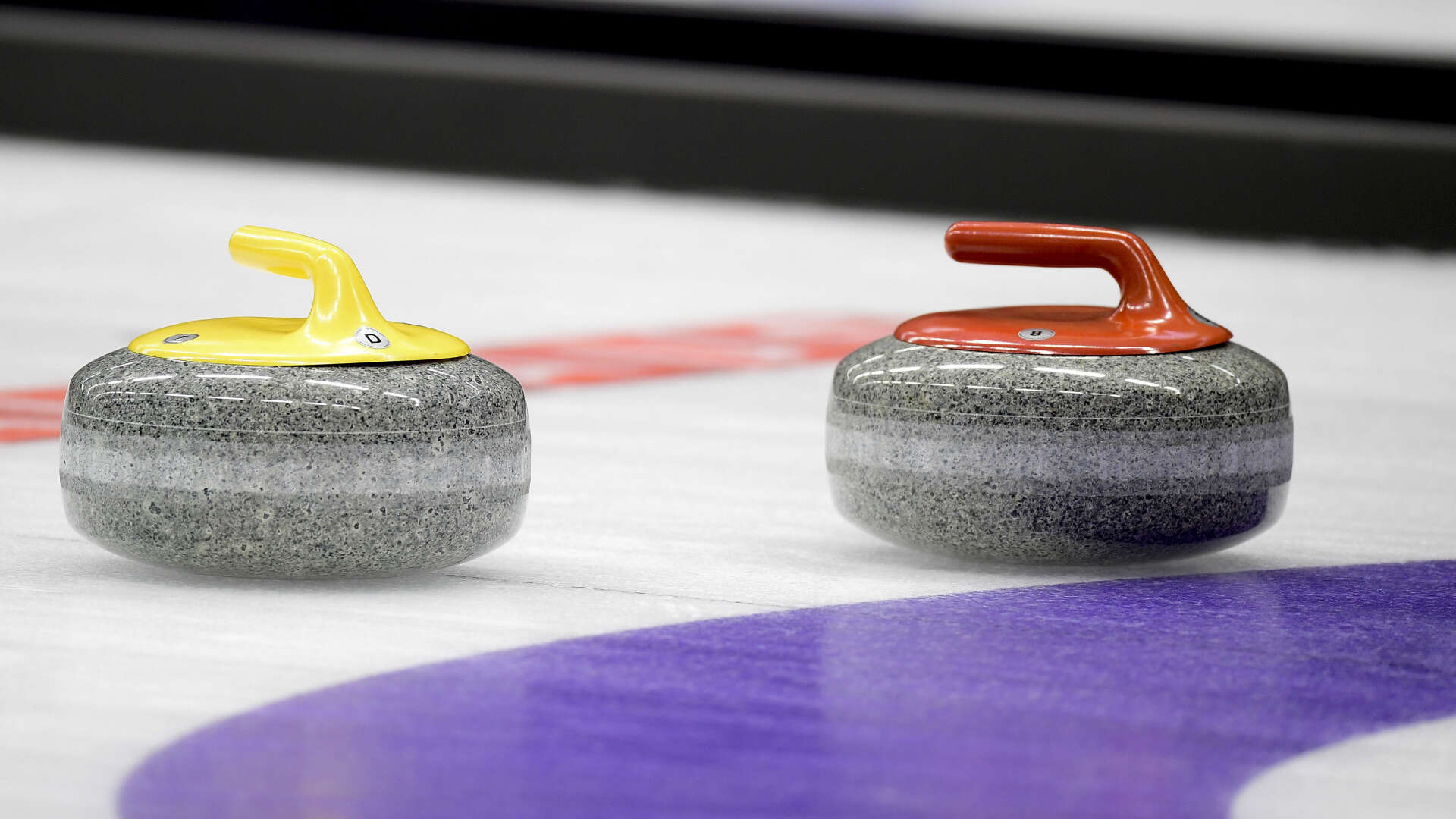 Curling-VM i Calgary, Kanada, stoppades i fredags för att tre deltagare testat positivt för covid-19. På lördagen kom ytterligare ett.