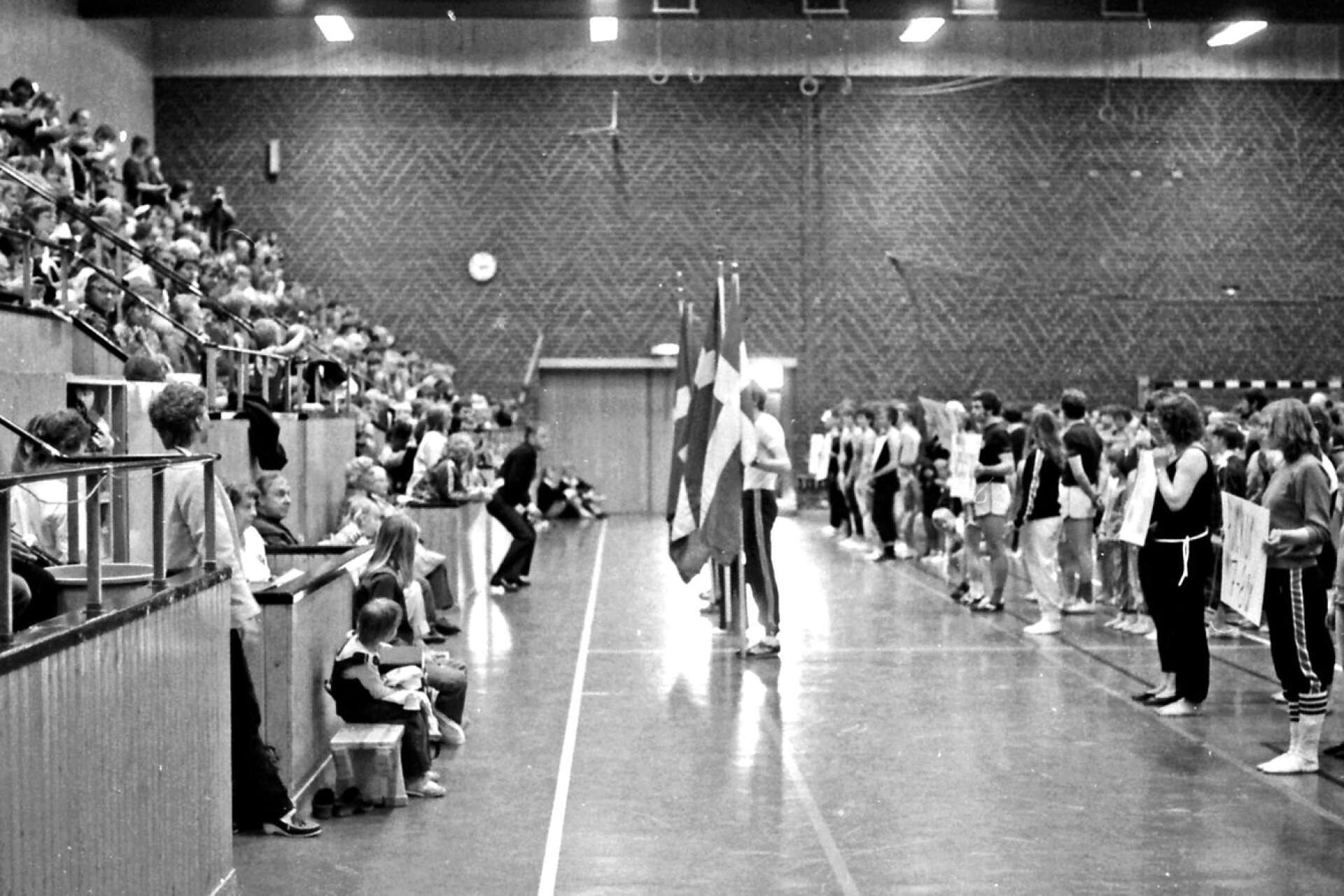 När GF Trim arrangerade sina gymnastikkavalkader var det välfyllt både på läktaren och på hallgolvet. Så här såg det ut 1982. 