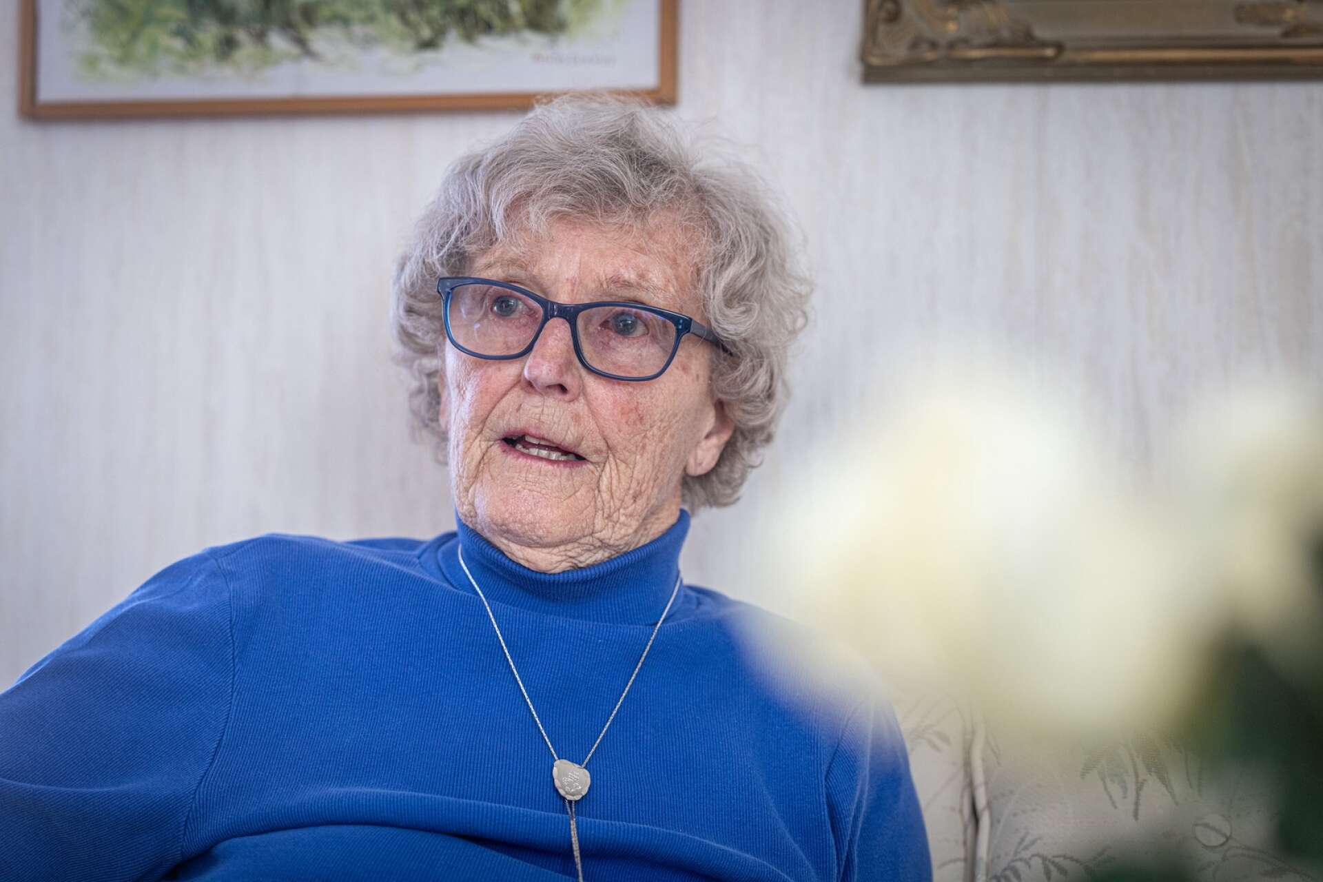 Mona Storvik Sporre, 92, i Karlskoga är en av de äldre personer som blivit bestulen av den åtalade bedragarligan.