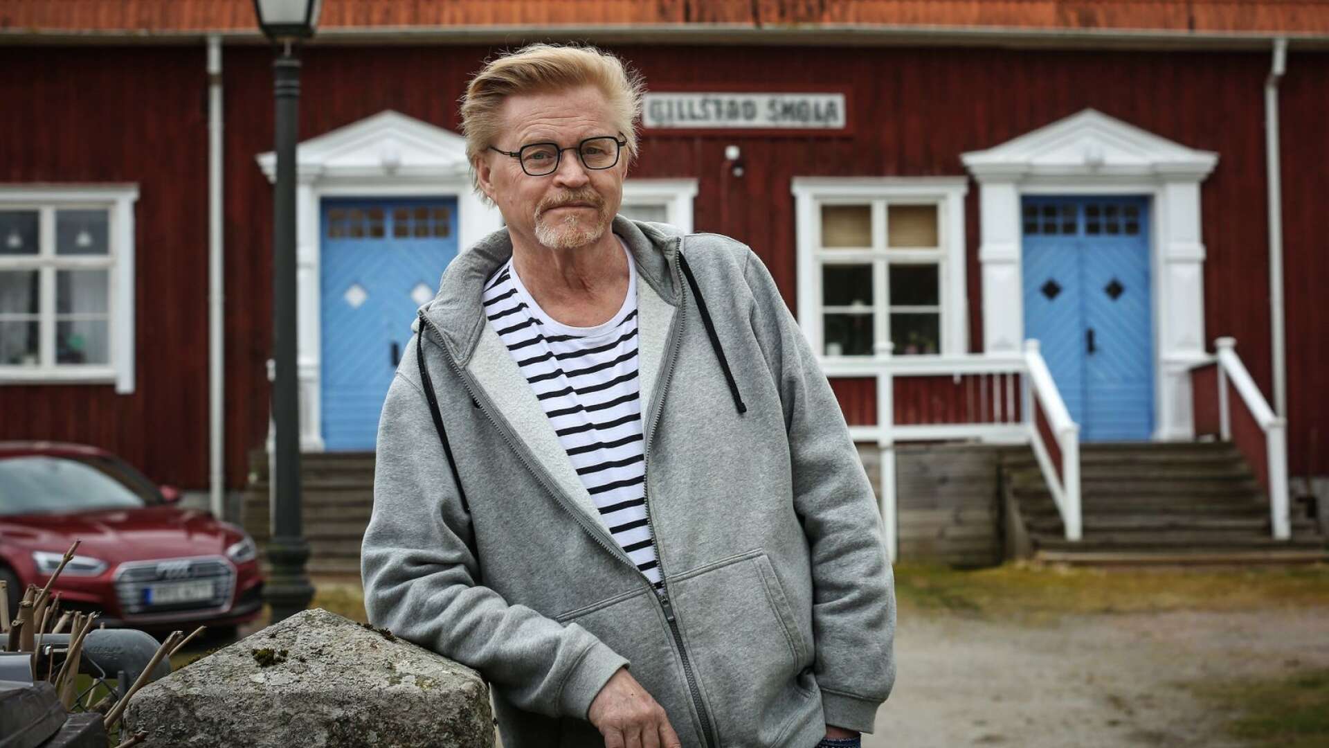 Christer Printz, chefläkare Skaraborgs sjukhus, menar att ekonomin inte räcker till för två akutsjukhus. Just nu jobbar han på distans från hemmet i Gillstad.