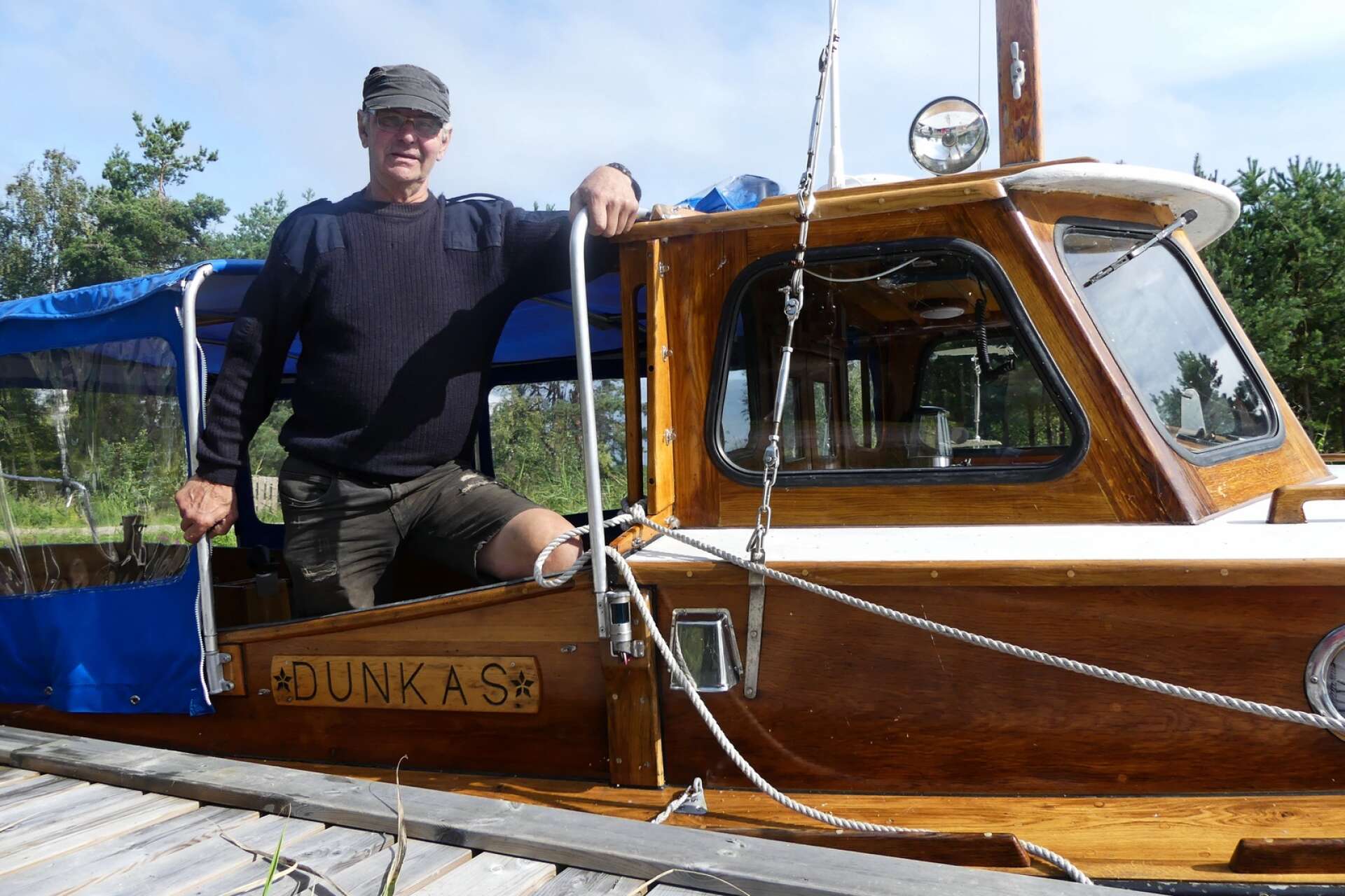 Sture Thörner har under året renoverat en gammal träbåt med tändkulemotor som är byggd i Säffle.