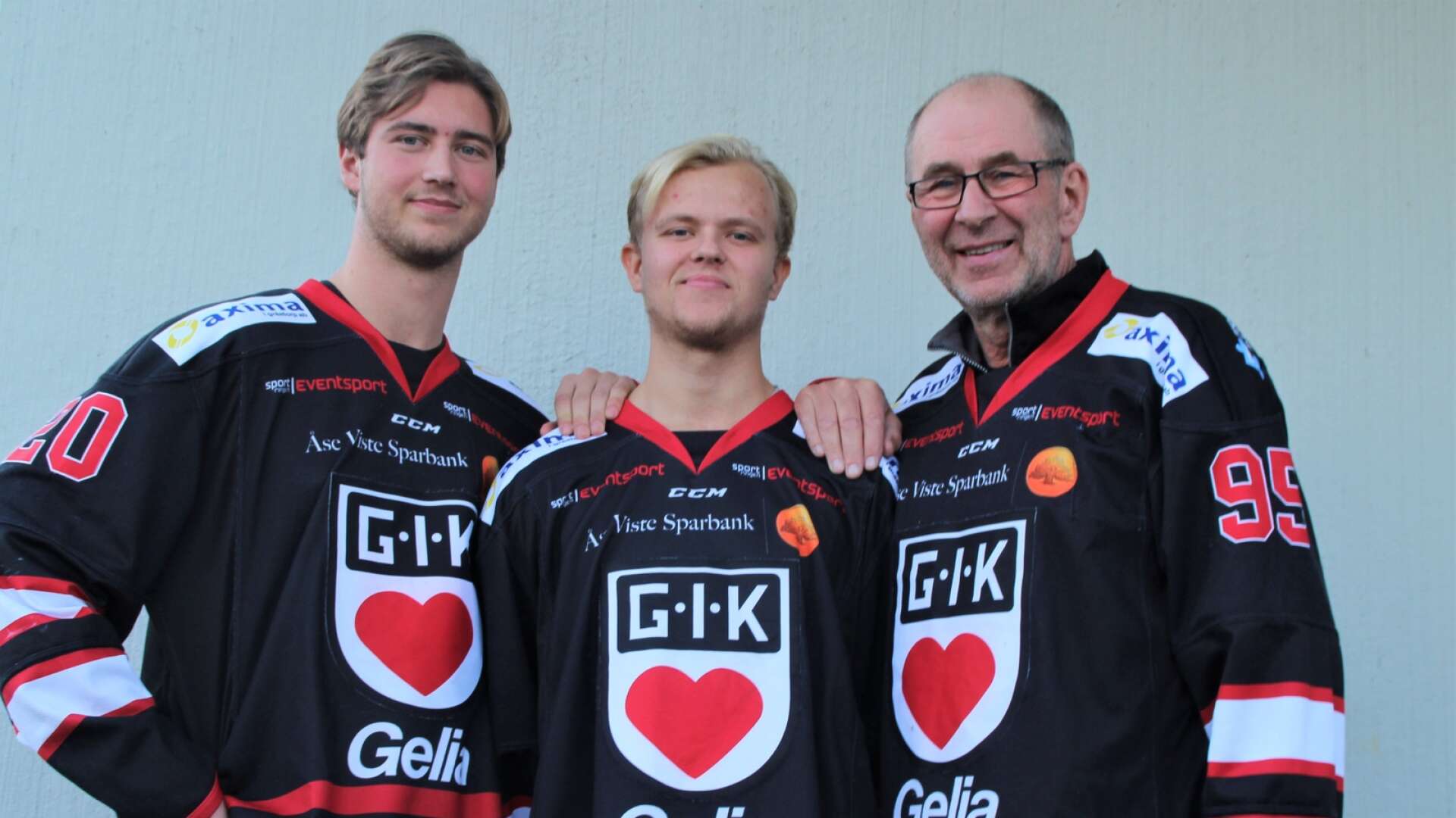 Gustav Svensson, Carl Andersson och Bo Andersson önskar sig många åskådare till enkronasmatchen - säsongens klubbmässigt sett viktigaste match.