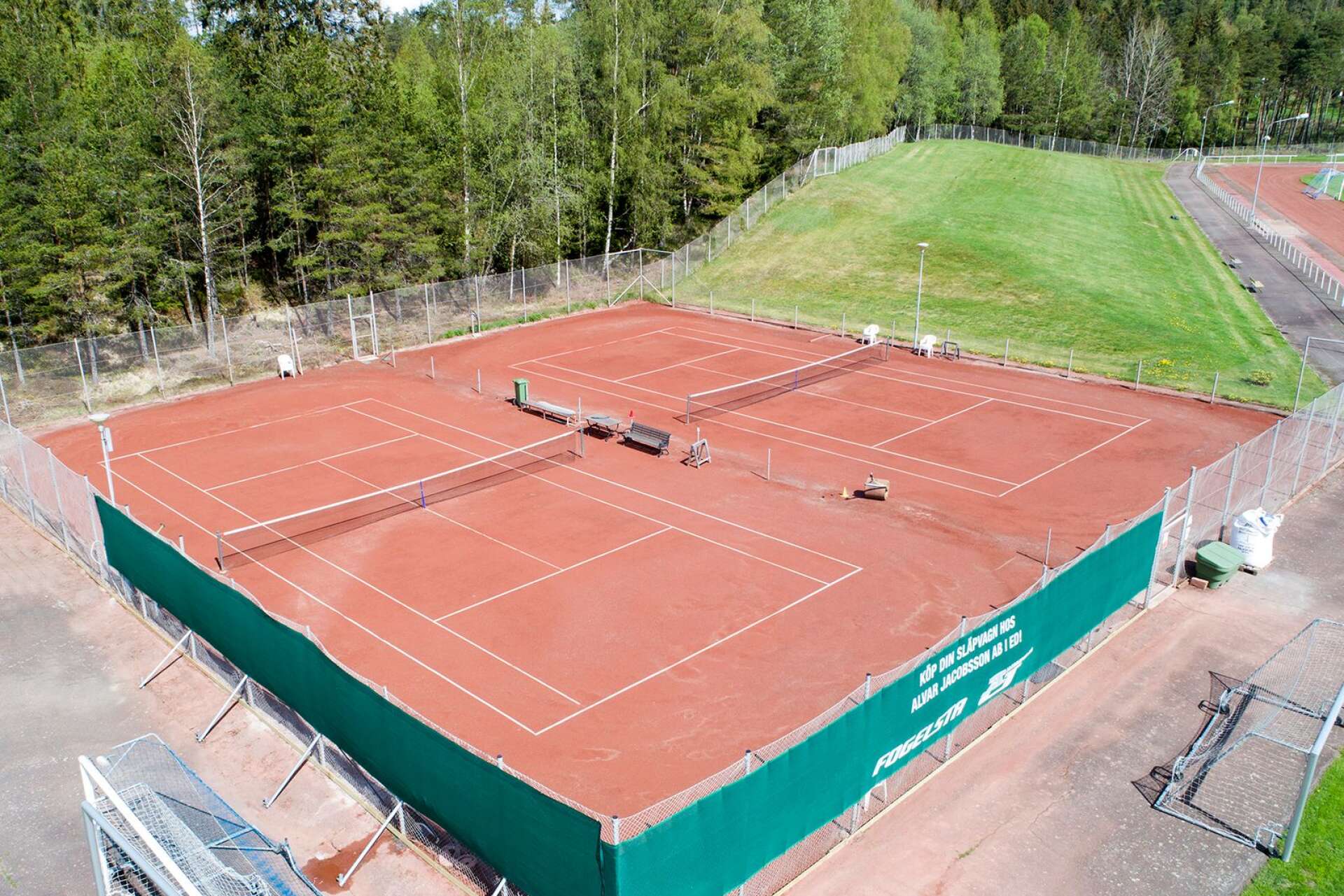 Tennisbanorna på Bergslätt agerar skådeplats när Ed Open får nytt liv.