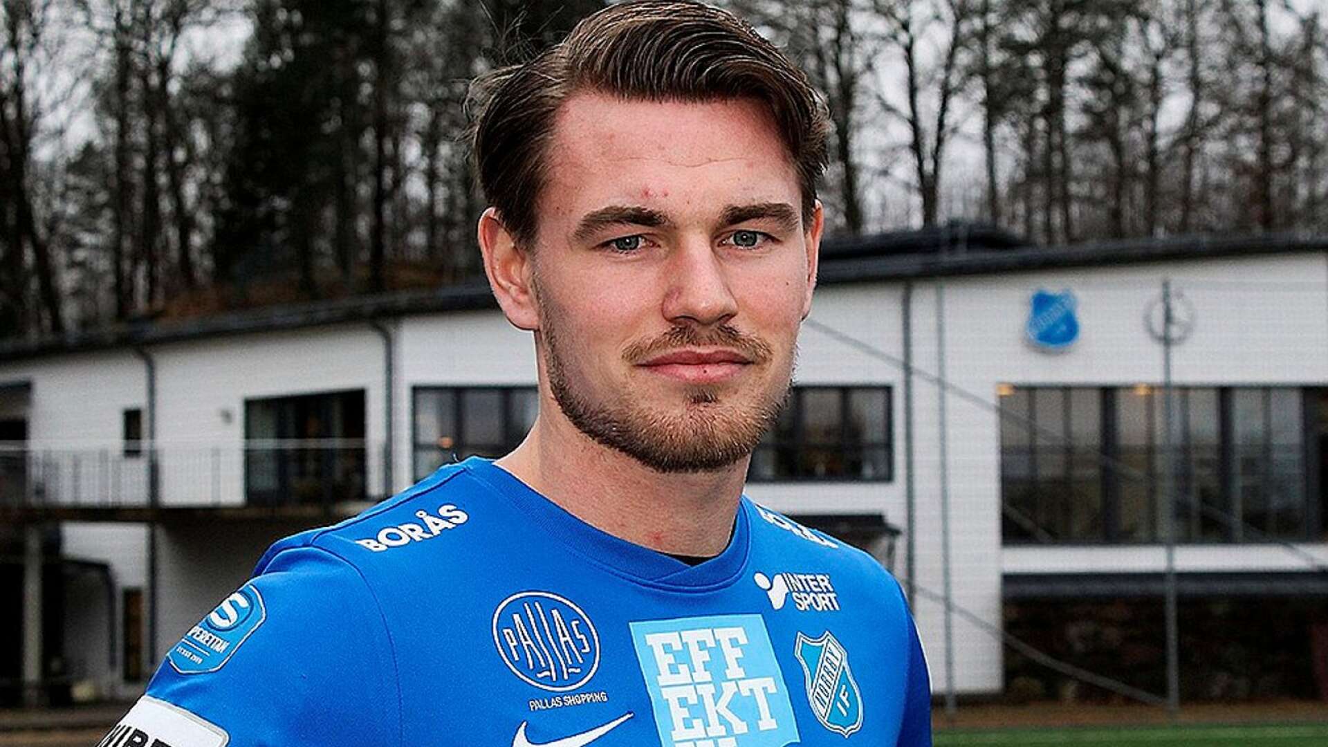 Rasmus Örqvist i Norrbys blåvita ställ.