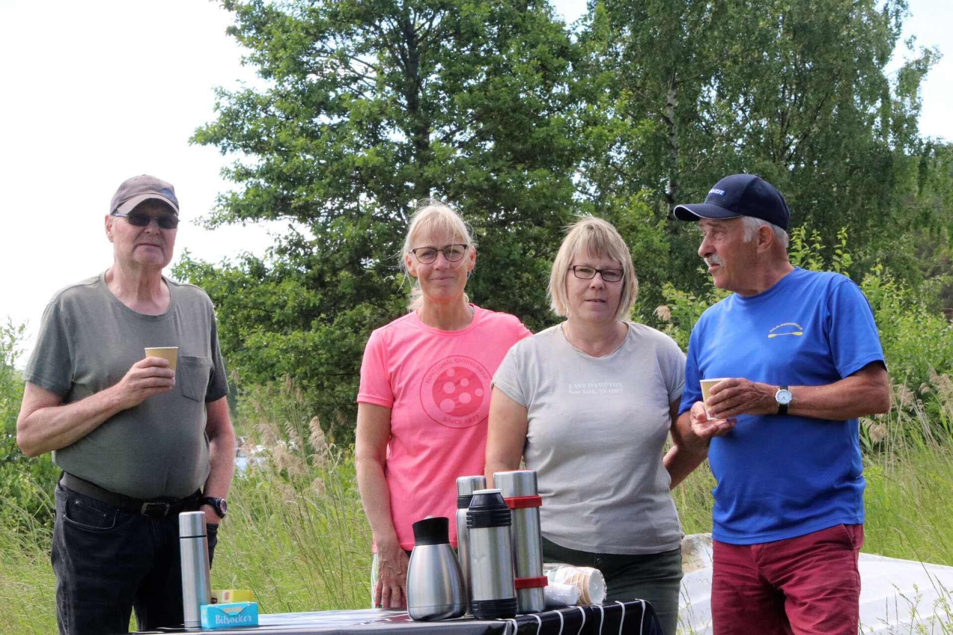 Christer Andersson, Pia Thorup Steen, Inga-Lena Andersson och Christer Alfredsson från Åmåls kanotförening serverade fika i samband med Åmålsloppet för ett år sedan.