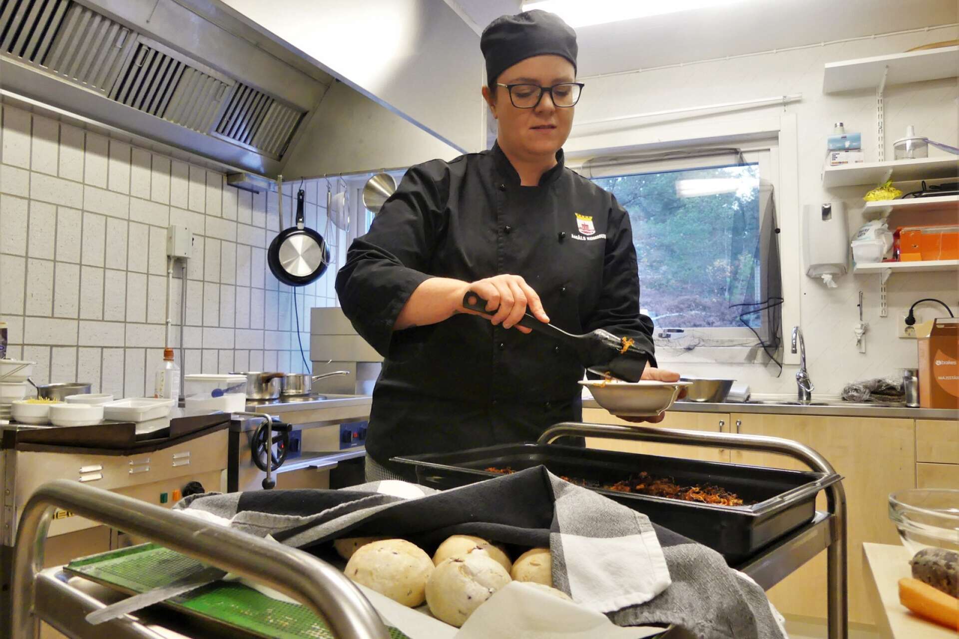 Köksmästare Susanne Carlsson lagade idel mat med morötter på Nolby förskola under Måltidens dag.