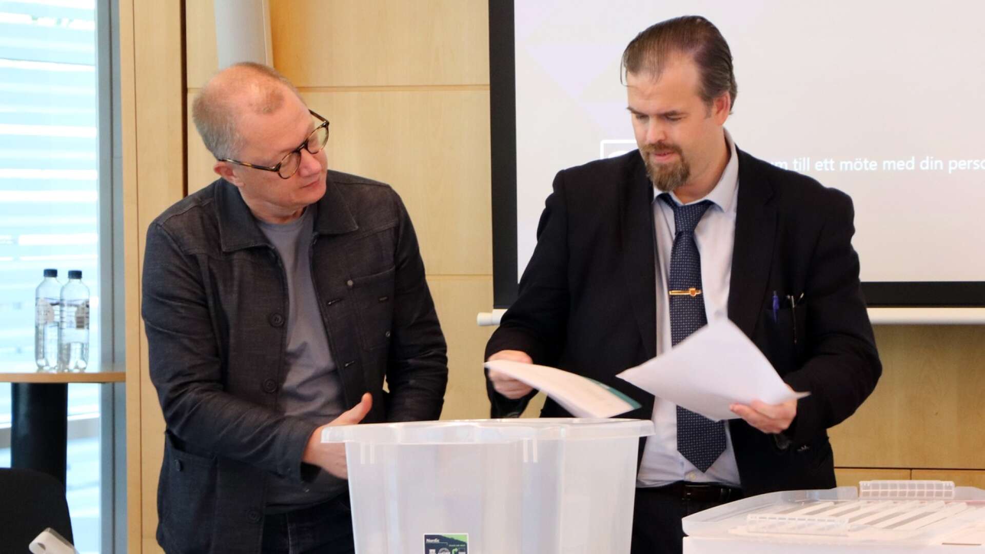Kommunjuristerna Magnus Nilsson och Tobias Carlgren