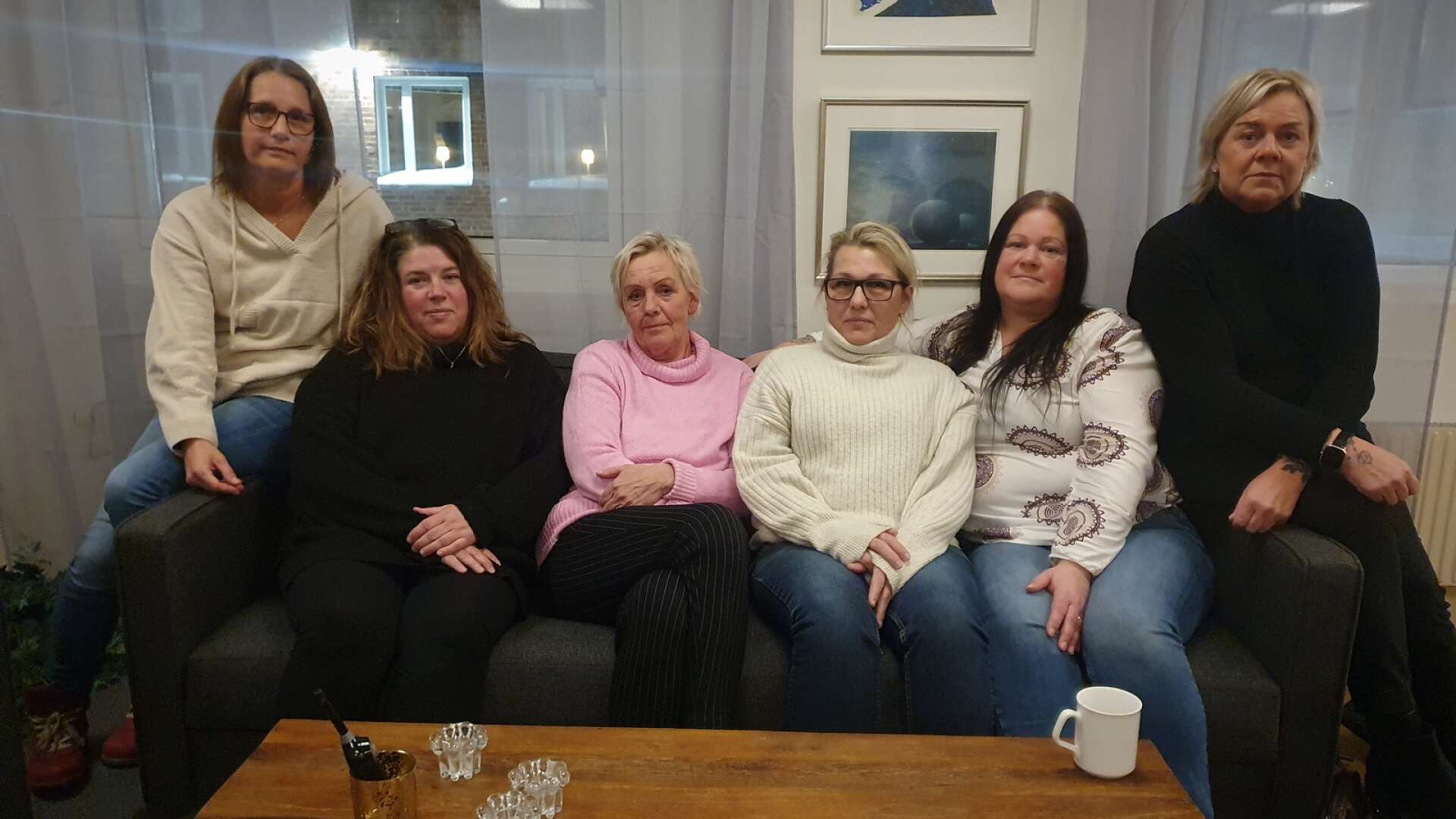 Malin Bornetjärn, Kajsa Mithander, Tina Danielsson, Monica Karlsson, Anna Lindström och Carina Andersson från nattpatrullen berättar sin version. 