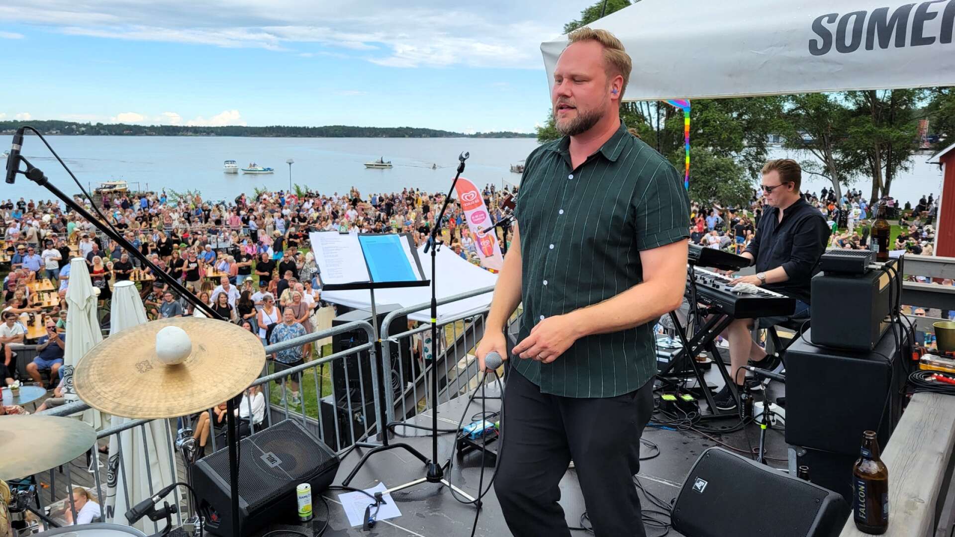 Lårkaka med sångaren Kristoffer Ljung på taket på Dalslands Skafferi.