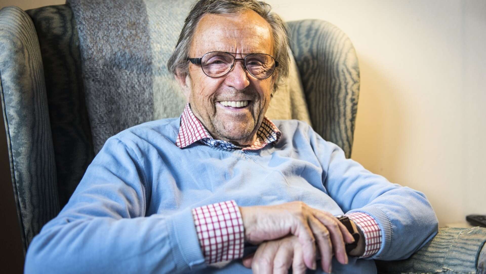 Tv-profilen Arne Weise, fotograferad i sin lägenhet inför 85-årsdagen i februari.