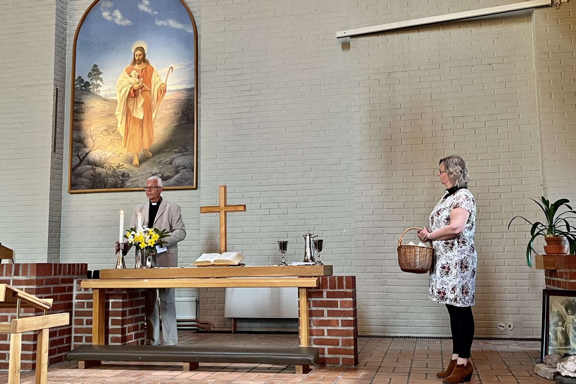 Pastorerna Peter Landälv och Ulrika Danielsson representerar de båda församlingar som går samman till Equmeniakyrkan i Åmål. 