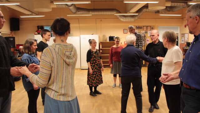 Folkdanslaget i Mariestad har fått ett uppsving med flera nya och yngre medelmmar