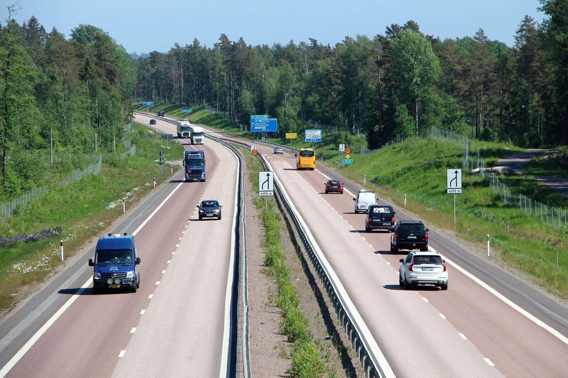 Ett svenskt medlemskap i NATO är ytterligare ett argument för att förbättra infrastrukturen mellan Sverige och Norge. På bilden ses E18 på Sörmon väster om Karlstad.