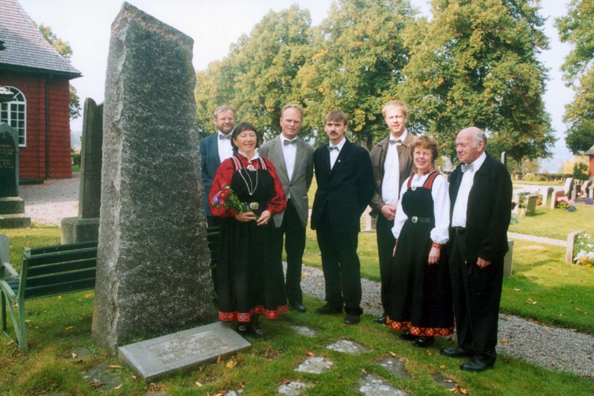 &quot;Mauritz Hellberg var vid tiden för unionsupplösningen en inflytelserik tidningsman i Karlstad och en förespråkare för fred. Han hedrades av en norsk delegation, som lade ned blommor på hans grav i Långserud.&quot;