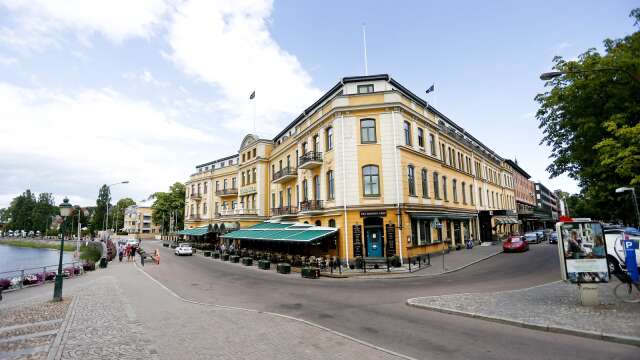 På tisdagen hade kollektivtrafiknämnden möte på Stadshotellet i Karlstad. Att ha mötet där kostade knappt 24 000 kronor.