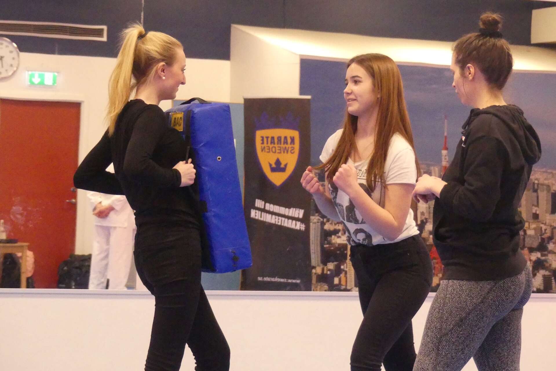 Amanda Hareskog lär ut självförsvar till tjejer. 