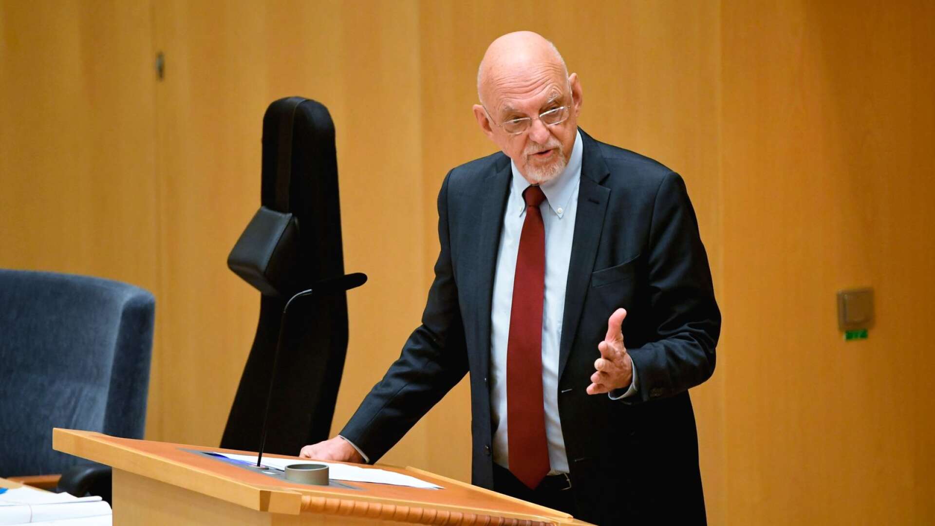 EU-minister Hans Dahlberg under den EU-politiska debatten i riksdagen.